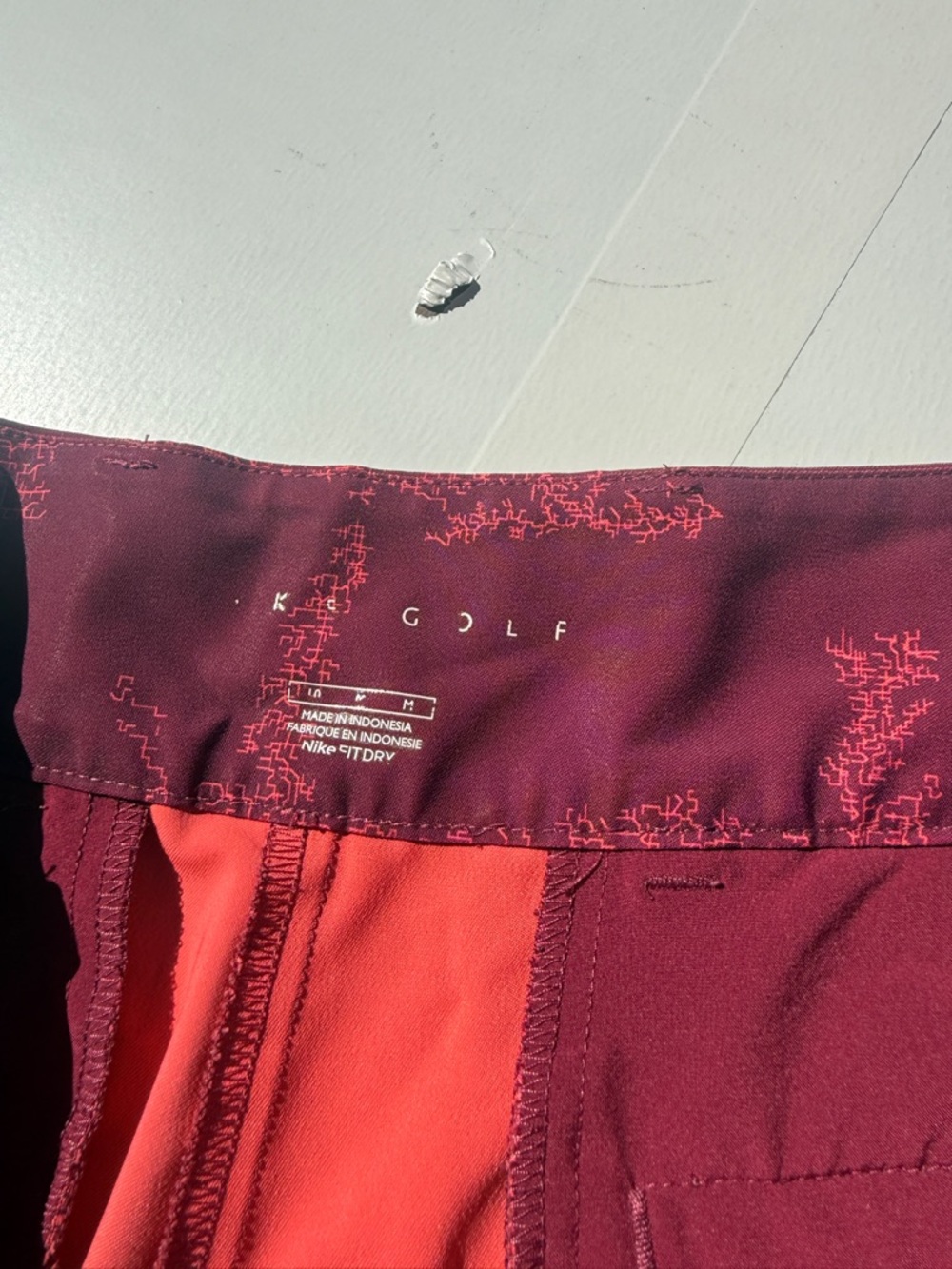 Nike mens Burgundy Printed Flat Front Golf Shorts red medium 10” inseam A10 - Picture 3 of 9